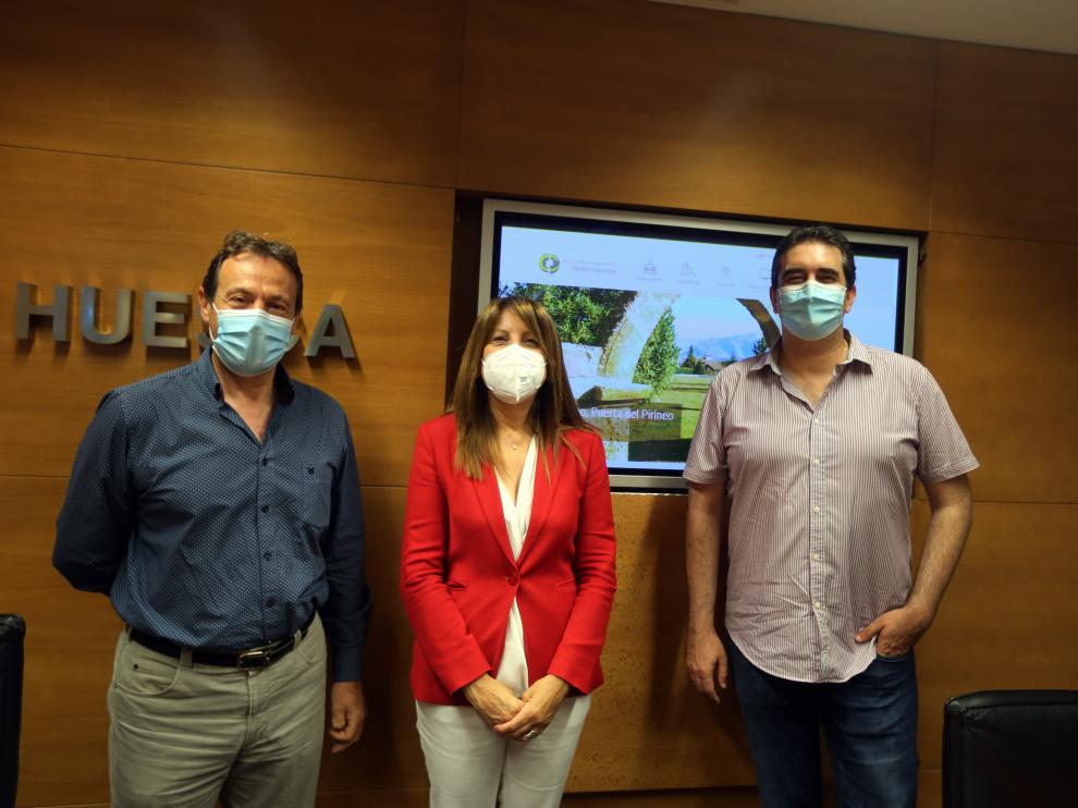 Antonio Labarta, Berta Fernández y Javier Felipe, en rueda de prensa.