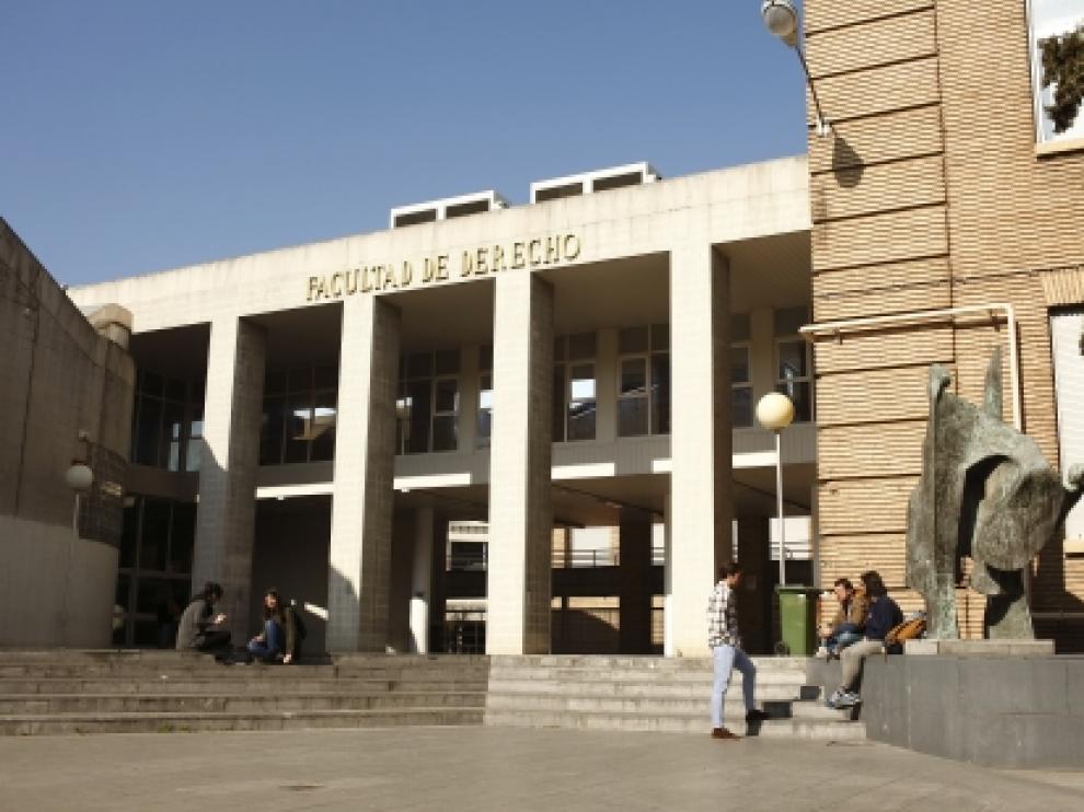 Las ayudas compensan los gastos de desplazamiento y manutención de los universitarios