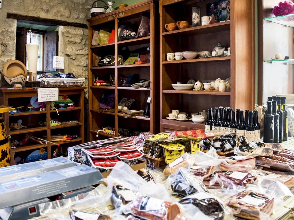 Los comercios de multiservicio realizan una gran labor en el medio rural