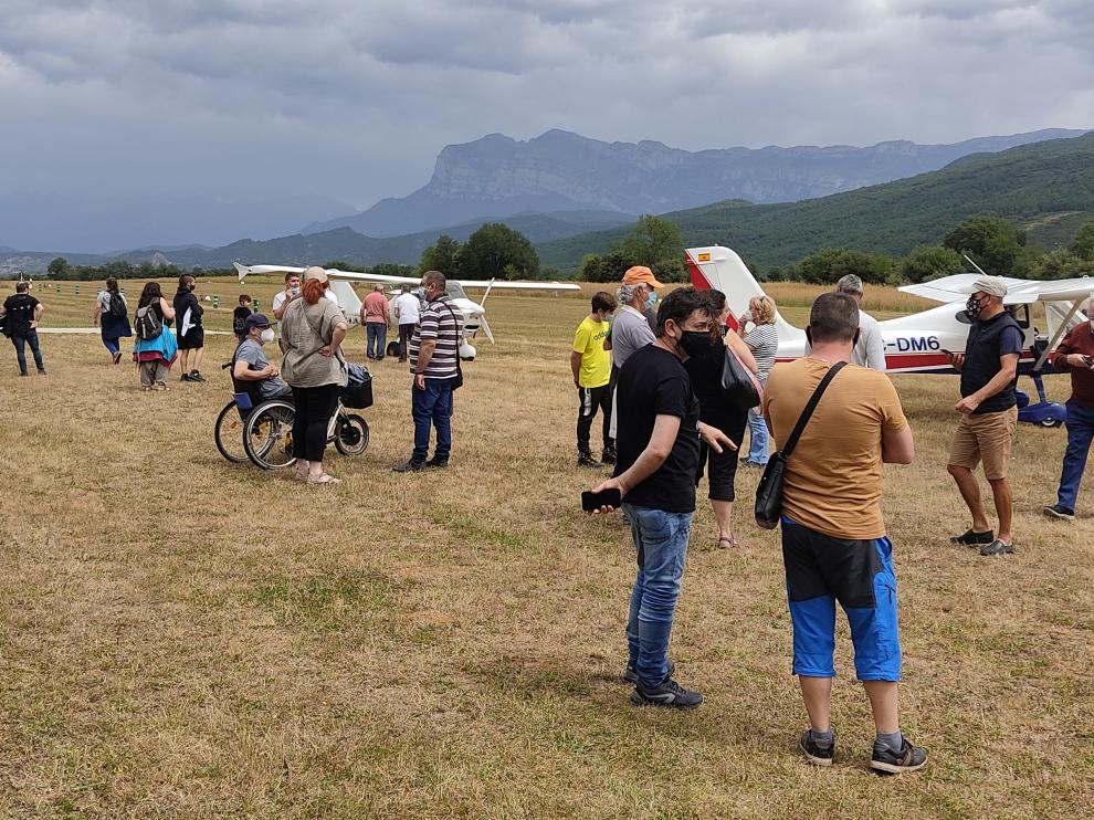 Un centenar de aeronaves se han concentrado este sábado en el aeródromo sobrarbense.