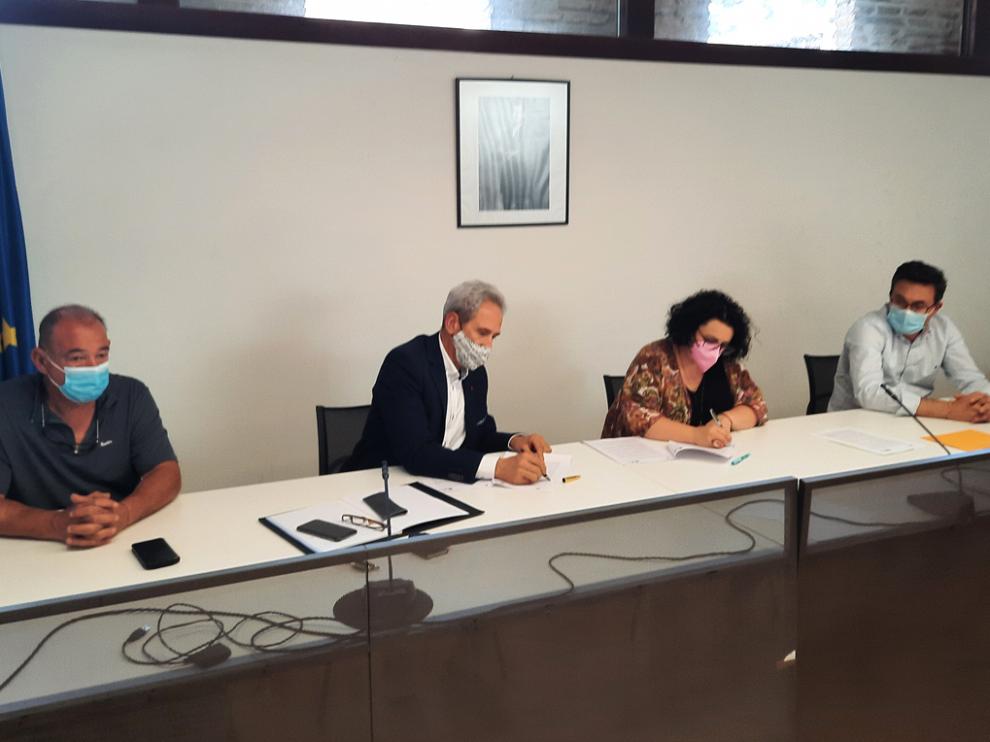 César Sistac, Salvador Cored, Gemma Betorz y Roque Vicente, ayer en la firma del acuerdo.