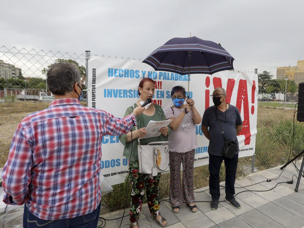Violeta Gracia, Puri Broto y Antonio Tuda, durante la concentración