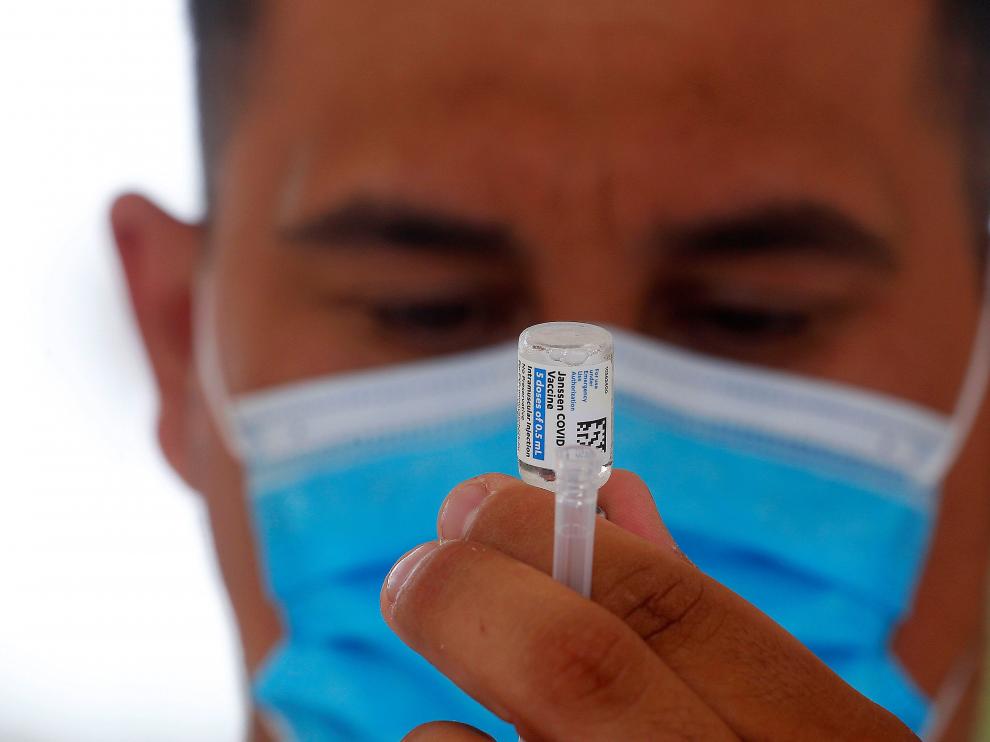 Expertos insisten en la necesidad de administrar las dos dosis de Pfizer o AstraZeneca.