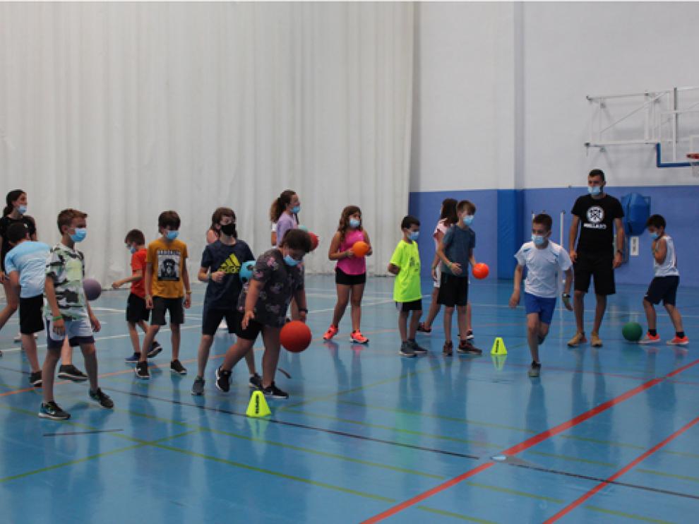 Excelente acogida de los campus deportivos y de piscinas en Binéfar