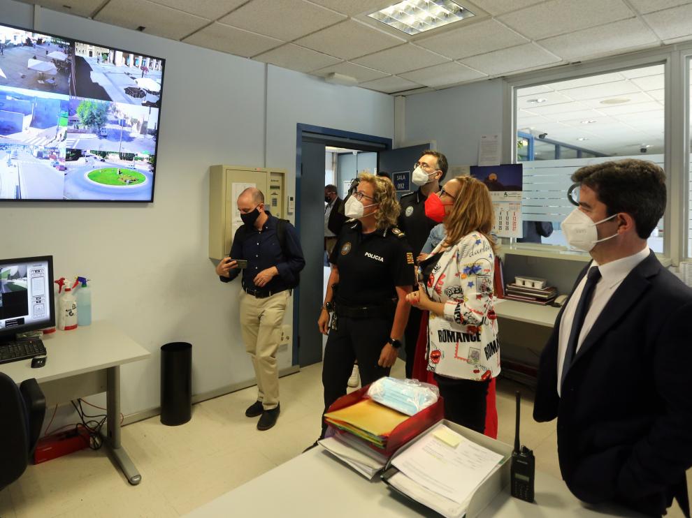 La consejera de Presidencia ha visitado por la mañana el cuartel de la Policía Local.