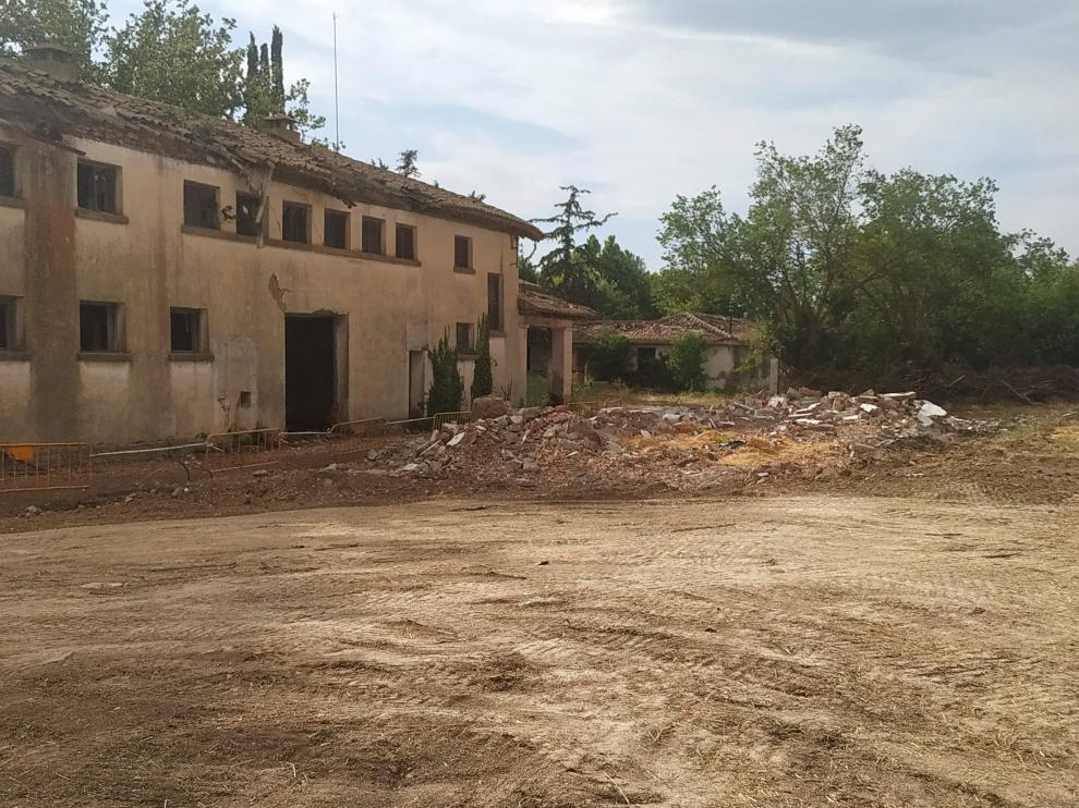 Las tres naves derribadas formaban parte del Bien Catalogado del Patrimonio Aragonés, pero no estaban catalogadas.