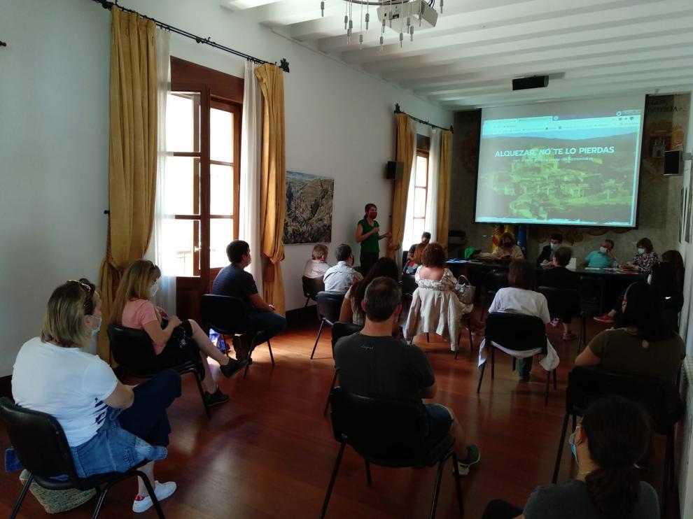 Técnicos de la red de Oficinas de Turismo en Aragón durante el encuentro celebrado en Alquézar.