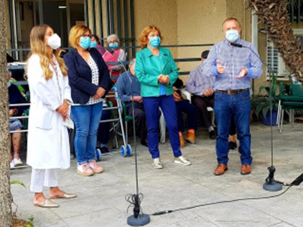 La consejera Marví Broto en su visita a la residencia de Borja