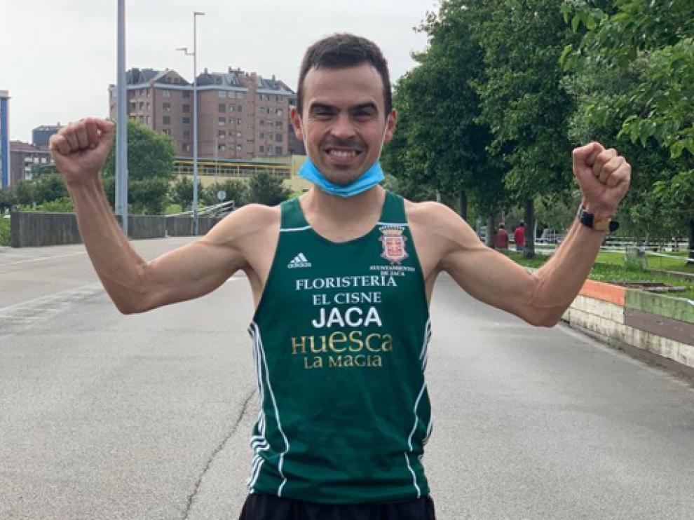 Alberto Puyuelo, tras proclamarse campeón de España de 50 kilómetros.