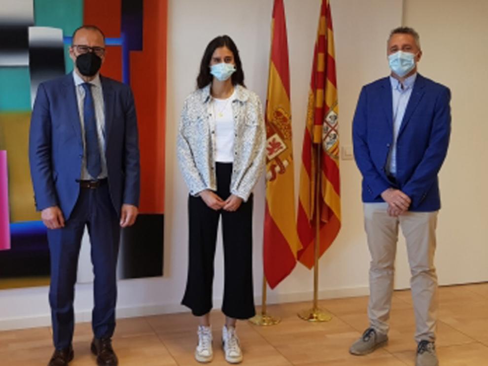 Felipe Faci y Javier de Diego con Teresa Santolaria