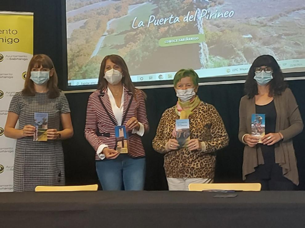 Isabel Mañero, Berta Fernández, Lyn Briggs y Ana Ariza durante el acto de presentación de la nueva página web.