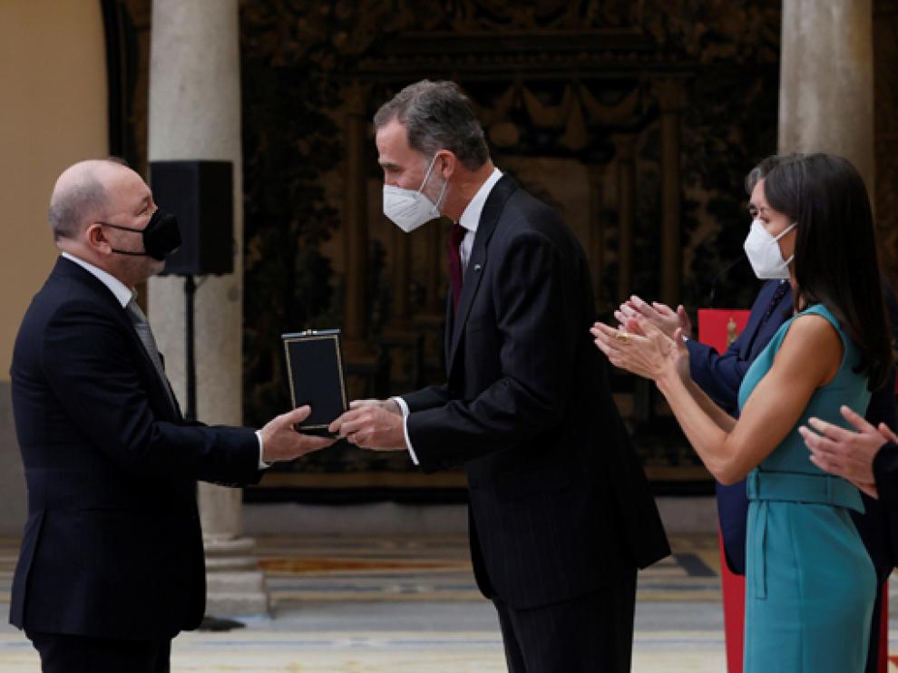 Los reyes Felipe VI y Letizia hacen entrega de la Medalla de Oro al Mérito en las Bellas Artes 2018 a Rubén Blades.