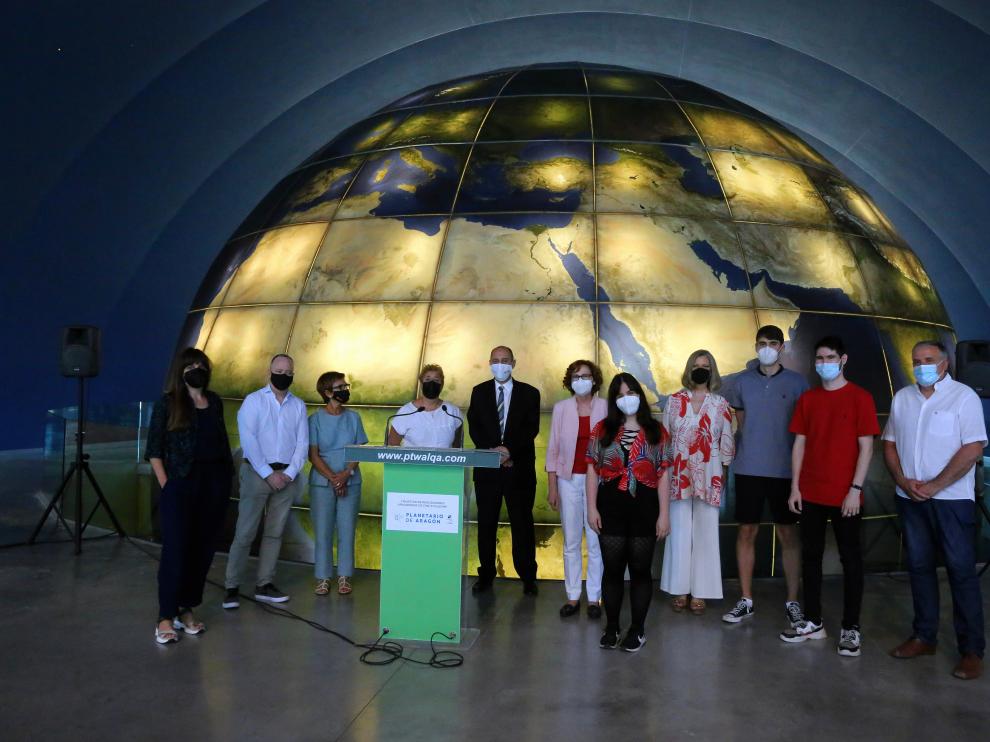 Foto de familia tras la inauguración de la I Muestra de Realizadores Aragoneses de Cine Fulldome