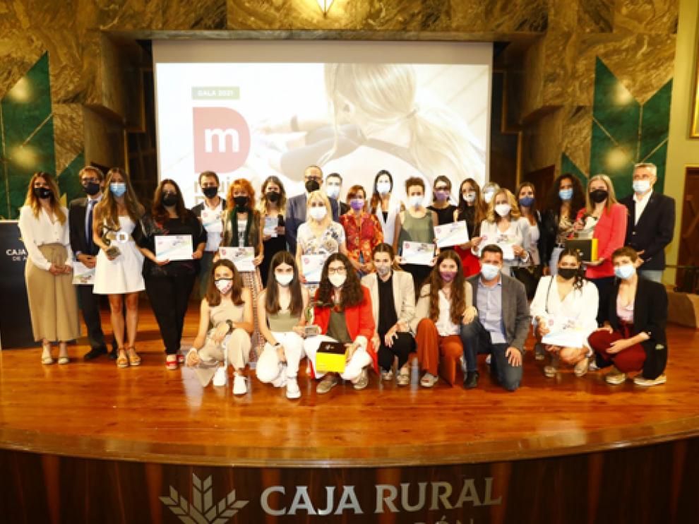 Foto de familia de premiadas y accesits en la gala celebrada este jueves en la sede de Caja Rural.