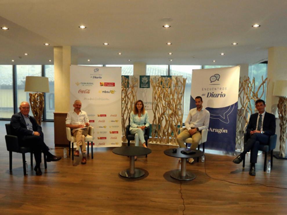 Miguel Gracia, Luis Antonio Sáez, Elena Puértolas, Etién Aldea, Alejandro Lanuza, y de forma virtual, Unai Navarro participaron en el primer ‘Encuentros del Diario’ sobre qué hacer contra la despoblación, que se puede seguir por el canal de Youtube.