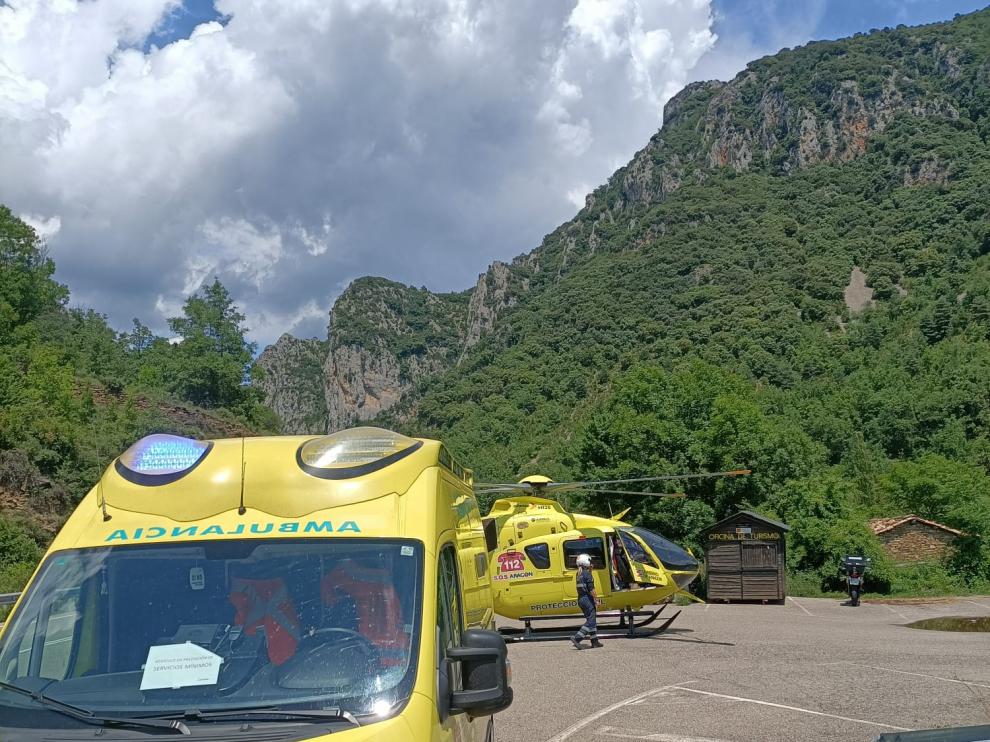 La motorista accidentada fue evacuada en el helicóptero del 112.