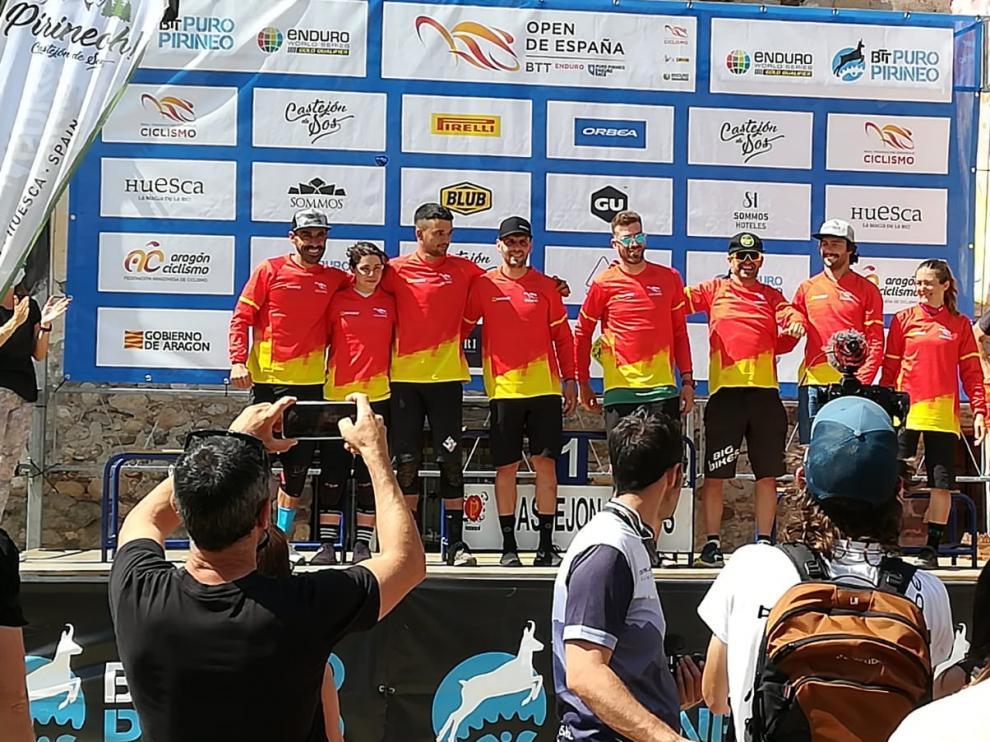 Los primeros líderes del Open de España de Enduro, en el podio de Castejón
