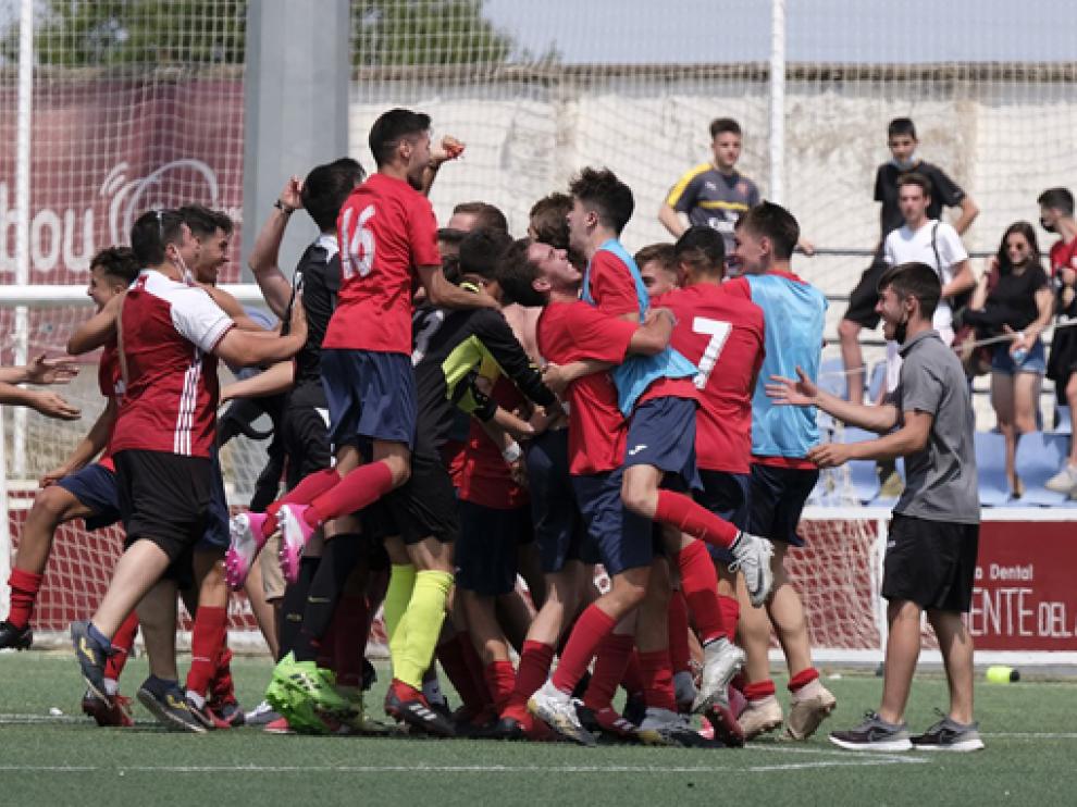 Alegría del Fraga juvenil para celebrar la Copa.