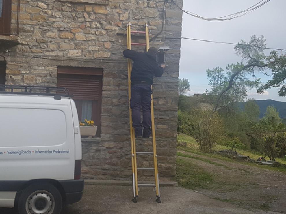 Instalación de fibra óptica en la provincia de Huesca con Embou.