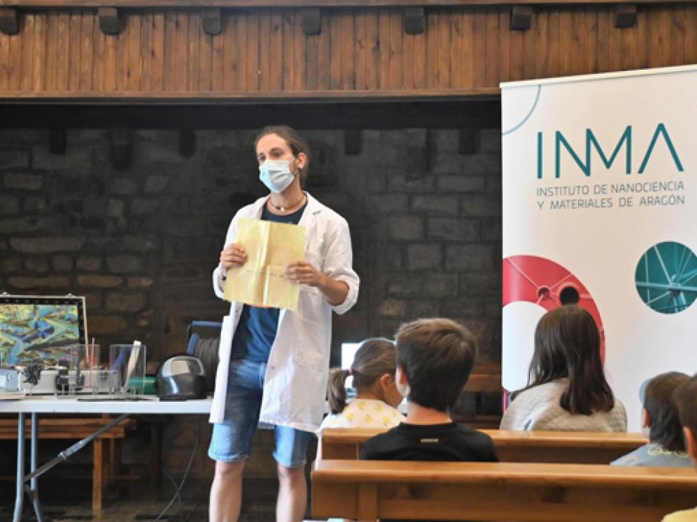 Andrés Seral ofreció una conferencia sobre materiales con los que trabaja el Inma.