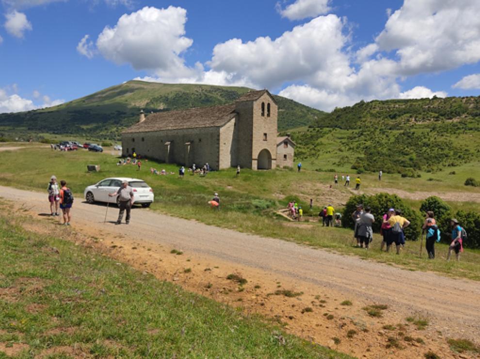 Imagen de la romería a la ermita de Santa Orosia