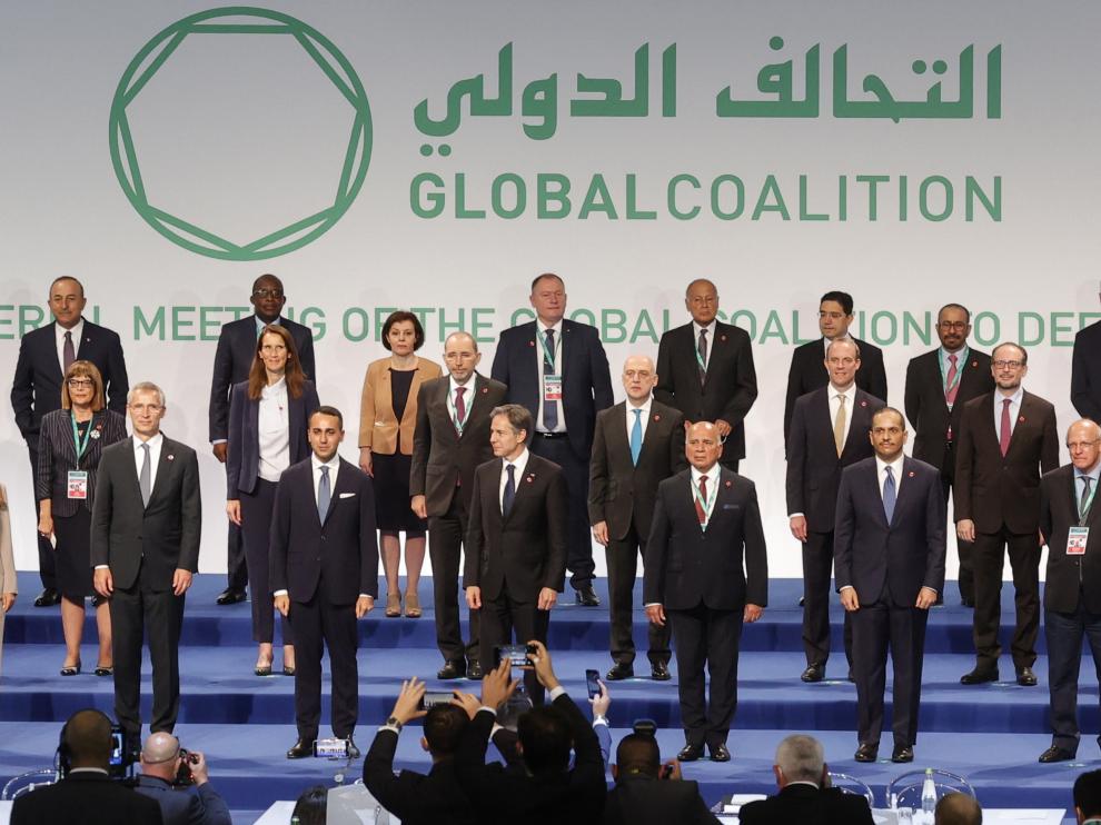 Ministros de Exteriores y representantes de los 83 países de la coalición internacional contra el Estado Islámico