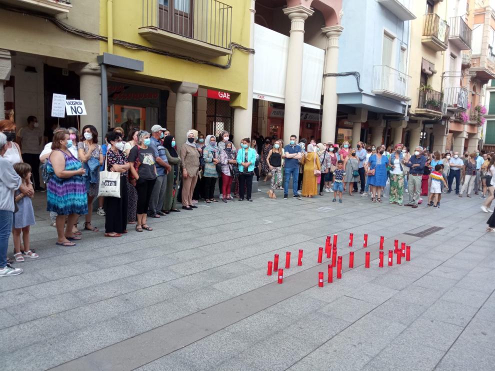 Unas 200 personas han acudido a la convocatoria en la plaza del Mercado