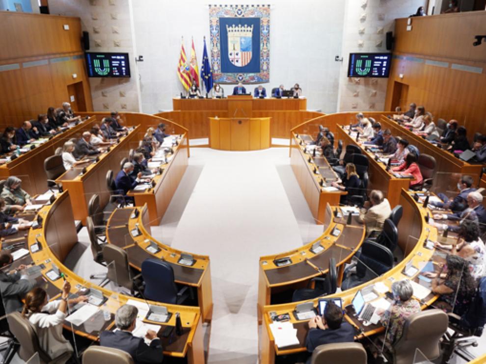 Un instante de la sesión del pleno de las Cortes de Aragón celebrado este martes.
