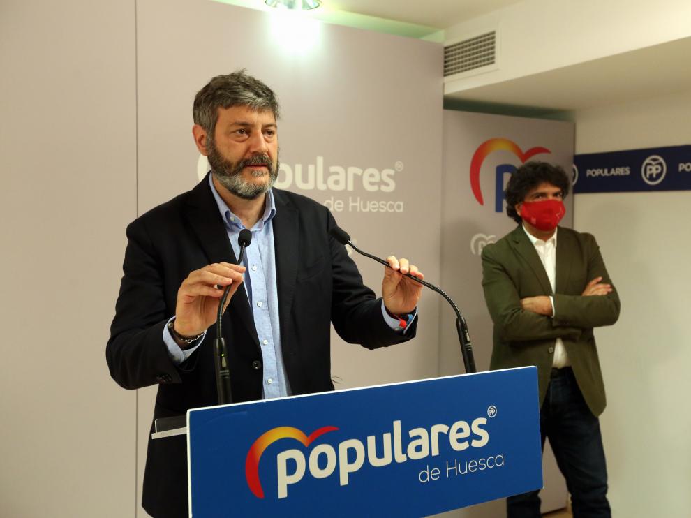 El presidente provincial, Gerardo Oliván, y el diputado, Mario Garcés, en el balance territorial.