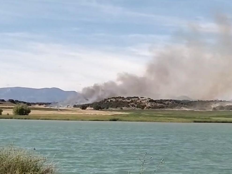 El humo podía verse desde la distancia.