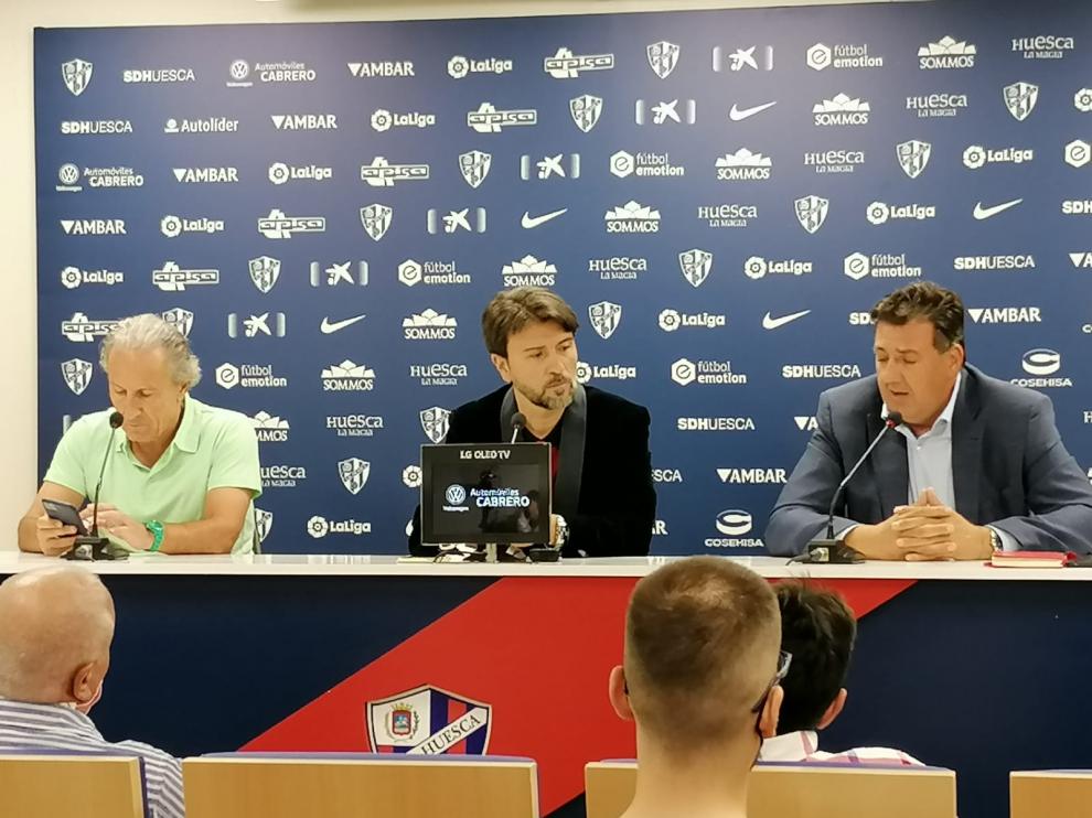 Petón, Ismael Arilla y Manolo Torres, en la presentación en El Alcoraz.