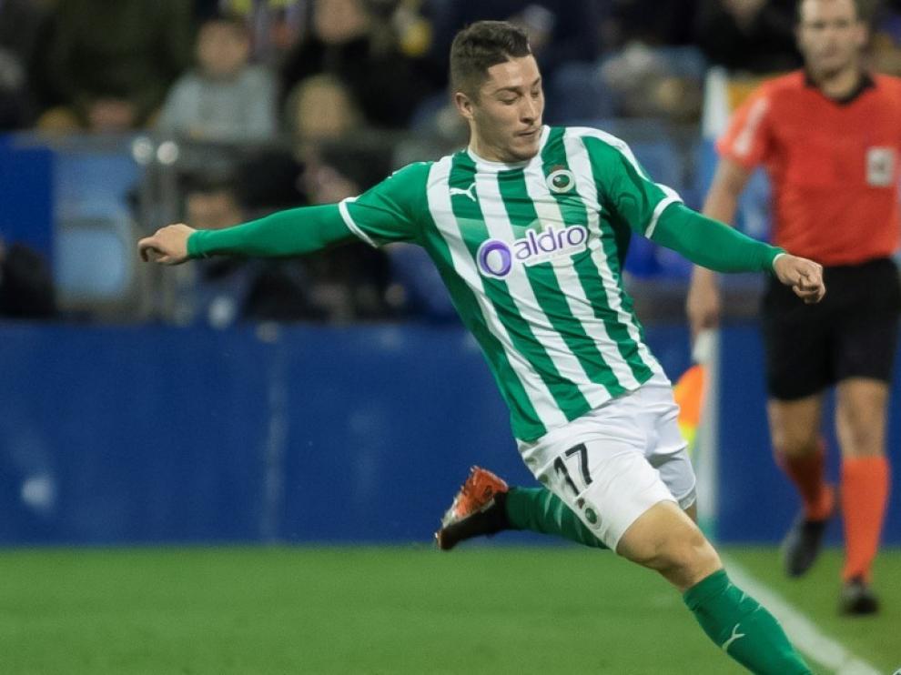 Enzo Lombardo aportará calidad al ataque oscense.