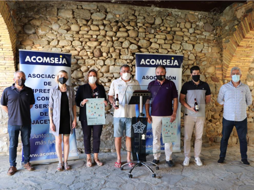 Representantes durante la presentación de la campaña de verano de la asociación empresarial.