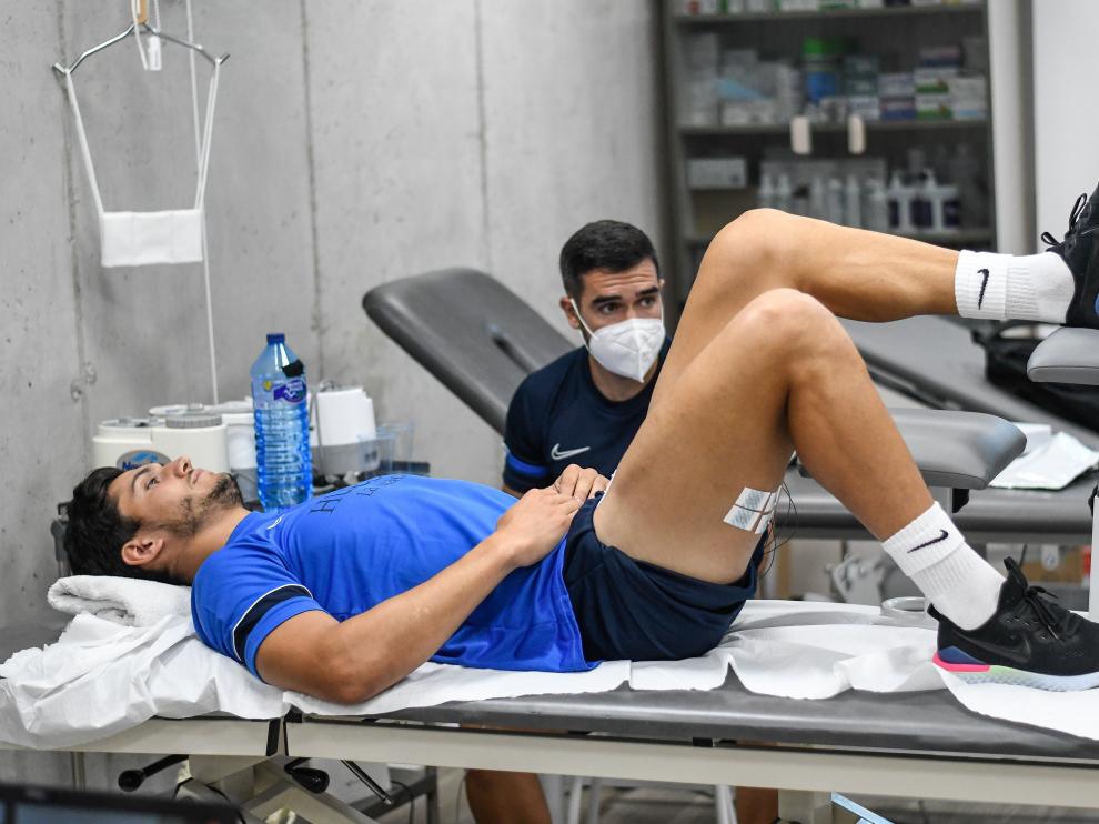 Cristian Salvador, uno de los tres fichajes que ha hecho el Huesca, pasó ayer las pruebas médicas previas a la temporada.
