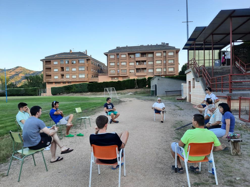 La decisión se tomó en la asamblea celebrada el lunes en el campo de fútbol de Graus, la cual obtuvo muy poca respuesta.