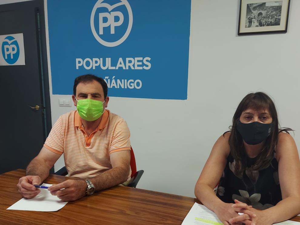 Paco Santolaria y Susana Gracia, en la rueda de prensa que ofrecieron para hacer balance de la actual legislatura.