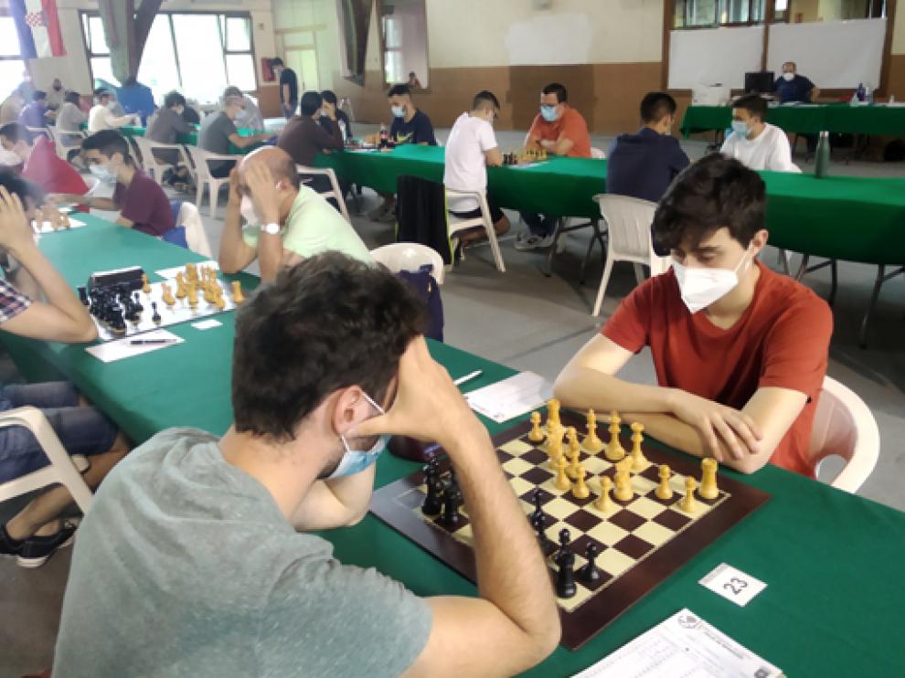 El oscense José Escartín, durante la partida de este miércoles en Benasque.