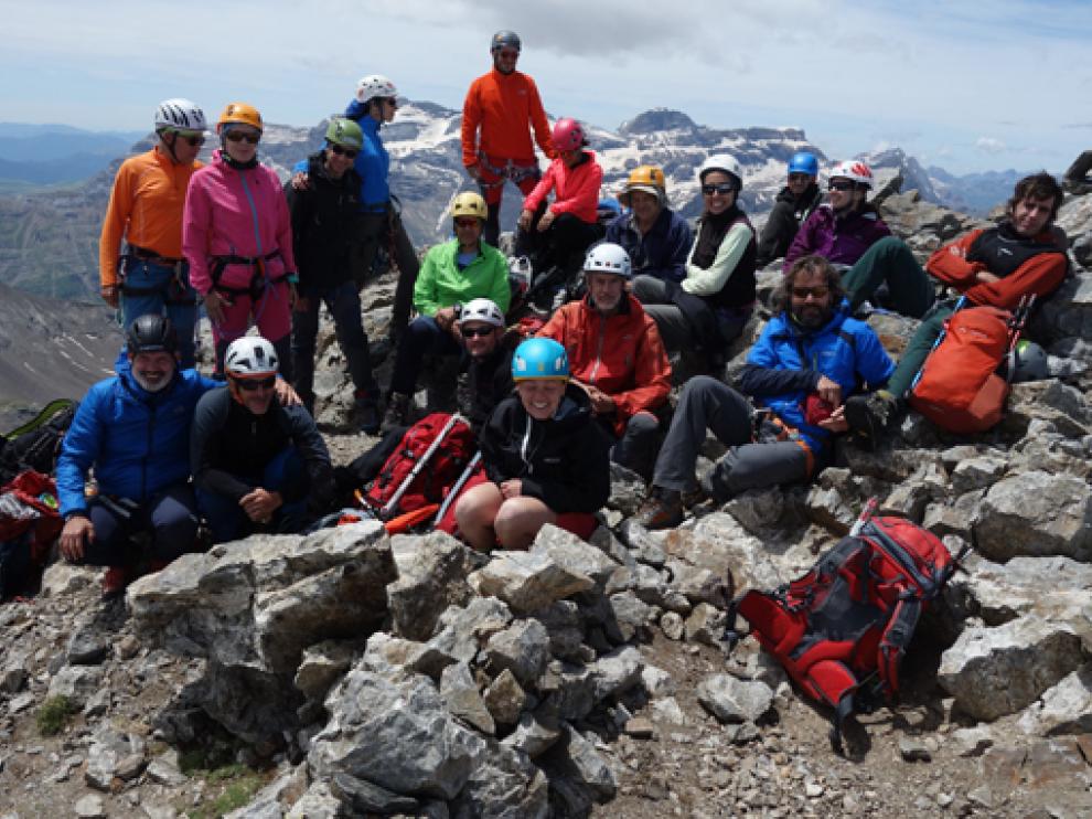 Imagen del grupo en la cima de La Munia.