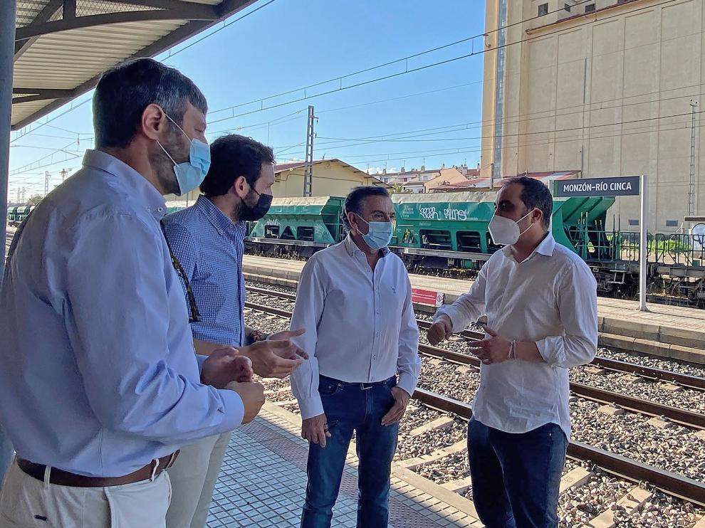 Oliván, Claver, Beamonte y Samperiz en la visita a Monzón