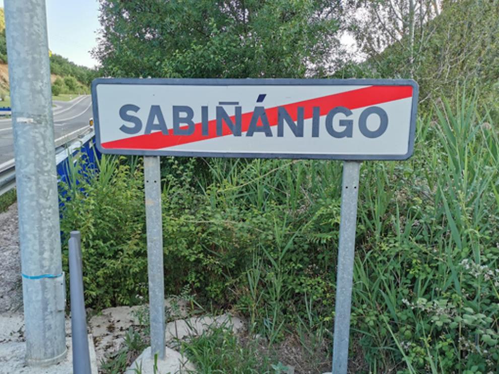 Señal a la salida del término de Sabiñánigo
