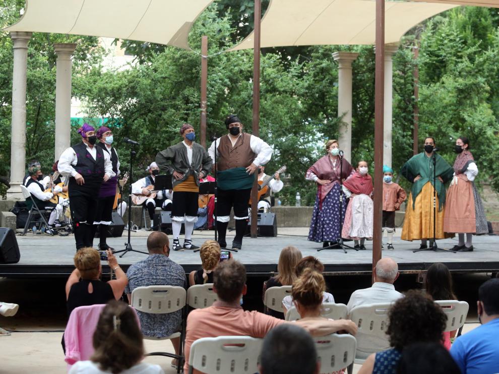 Imagen de la actuación del grupo Elenco ayer en el Teatro Griego.