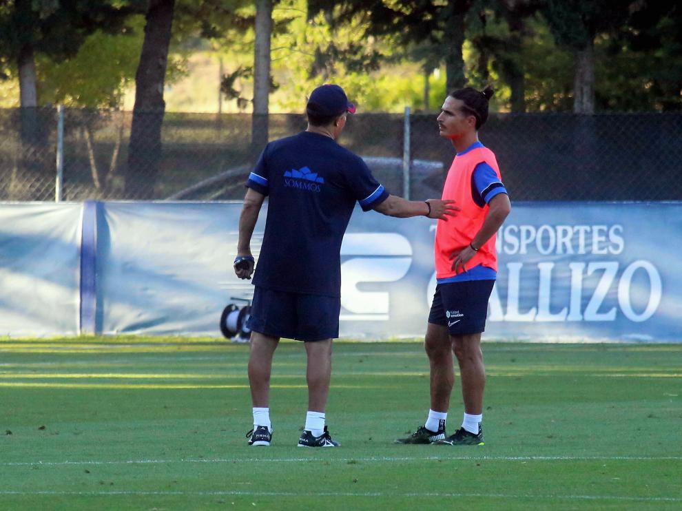 Ambriz tuvo una charla con Seoane en el primer entrenamiento de pretemporada.