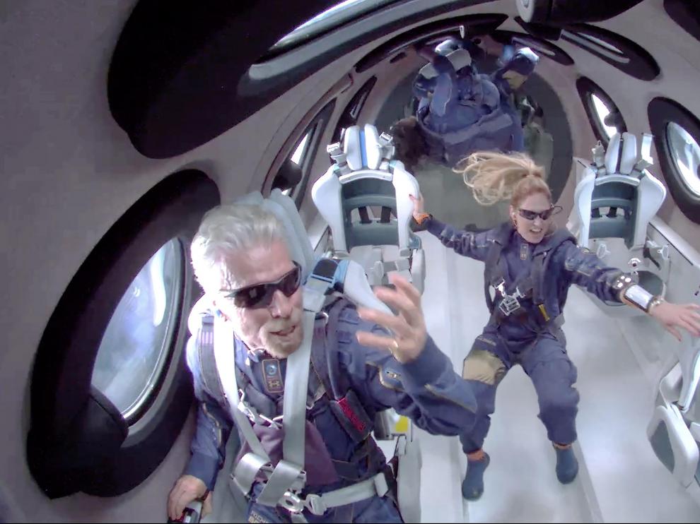 Richard Branson a bordo del Virgin Galactic.