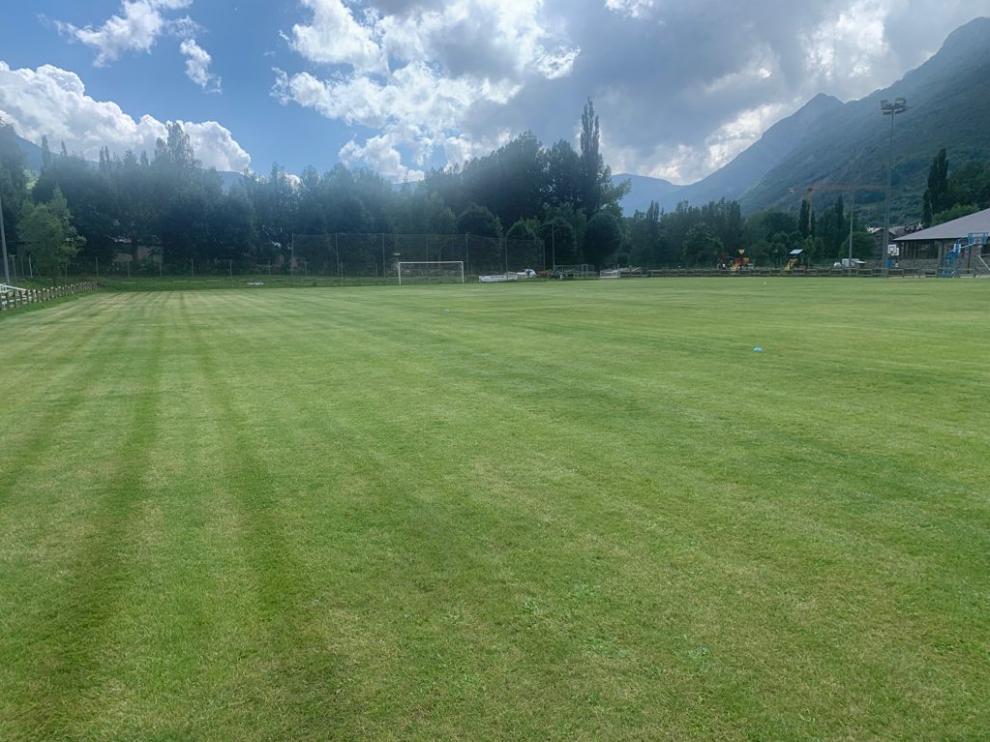 Aspecto que presenta el campo de fútbol de Benasque.