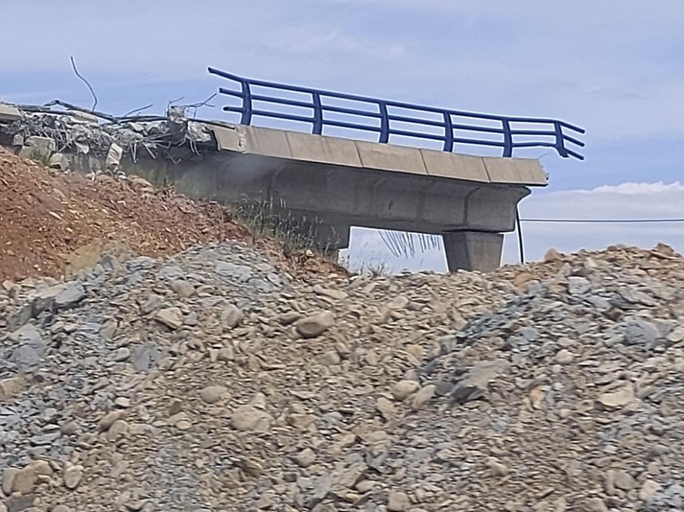 El puente de Cartirana a Larrés, derruido.