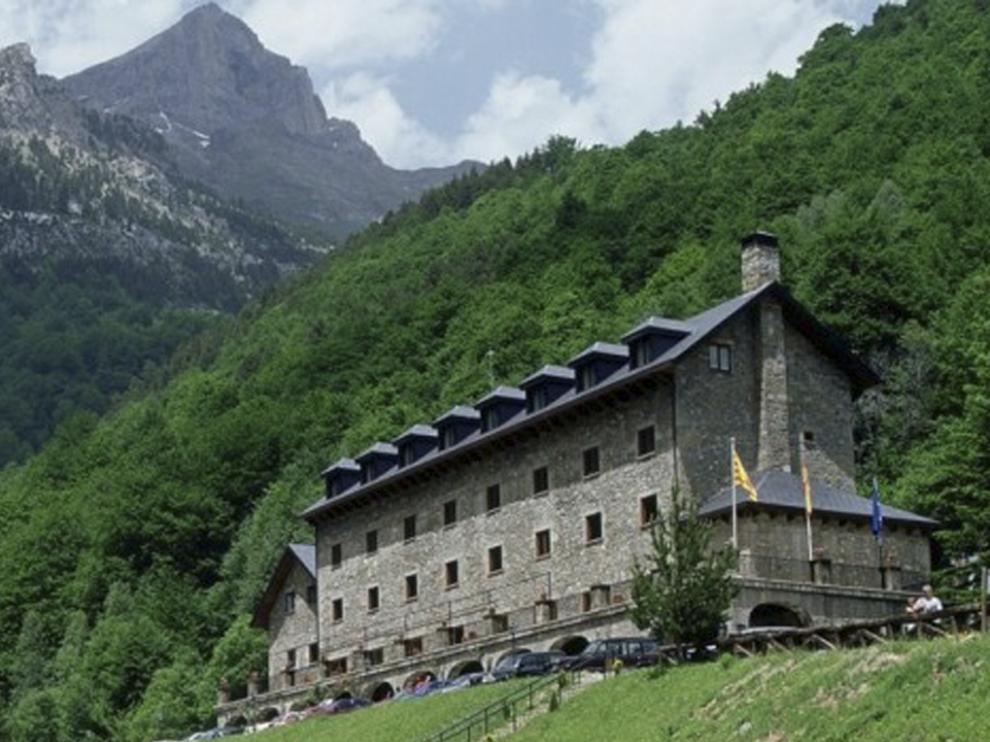 Fotografía exterior del Parador de Bielsa.
