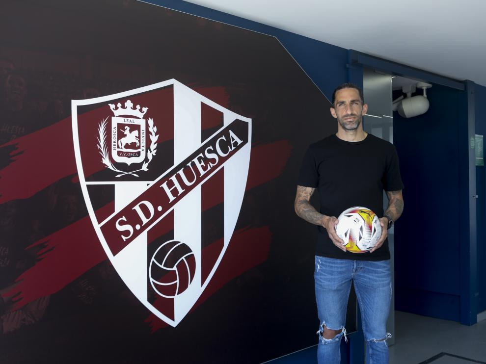Marc Mateu, en su presentación como nuevo jugador del Huesca