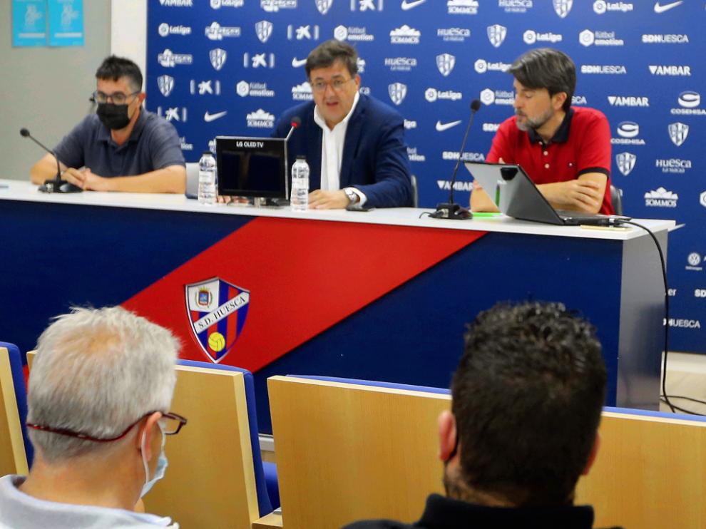 Cruz, Torres y Arilla en la presentación.