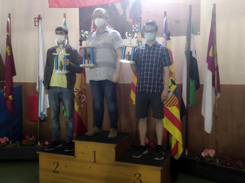 Podio final del torneo ribagorzano tras las diez rondas que se han jugado estos días.