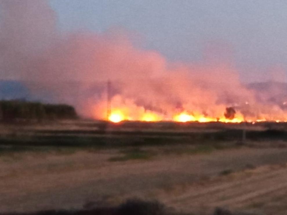 Incendio en Almuniente provocado por la chispa de un tren.